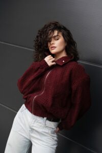 ЗАМШЕВАЯ КУРТКА С ПЛЕТЕНИЕМ INTRECCIATO ЦВЕТ ВИШНЯ - 57120